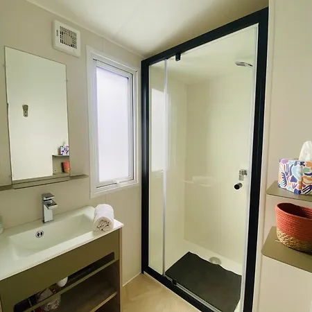 مكان تخييم Premium Sea View *